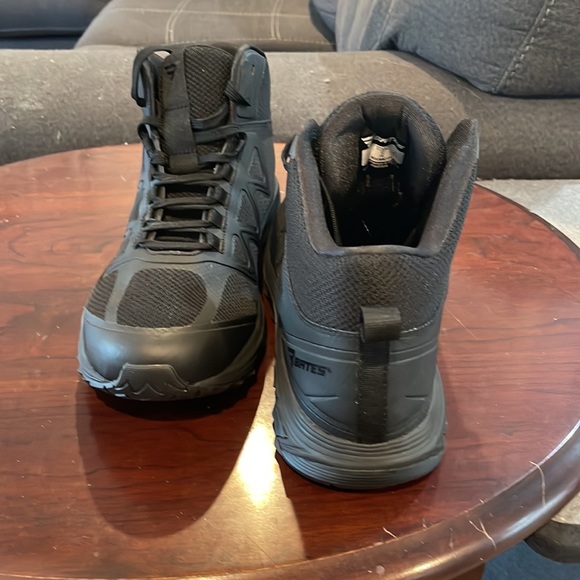 Bates/Wolverine work shoes - Picture 4 of 7